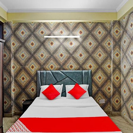 Hotel O Park View Noida Buitenkant foto