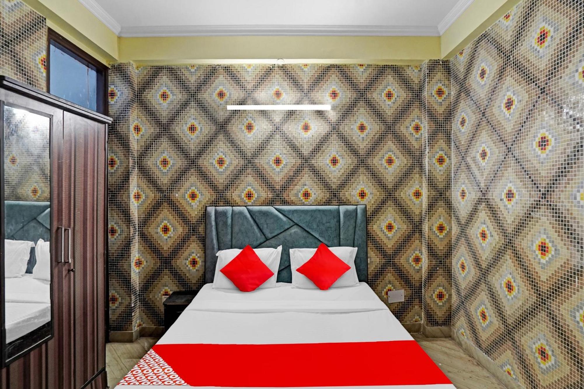 Hotel O Park View Noida Buitenkant foto